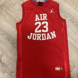 Air Jordan jersey cut top.  Size 12-13 years authentic in great condition